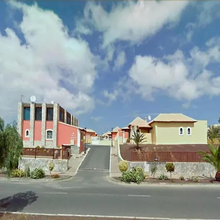 With Hydromassage Tub, Private Pool, Barbecue In Villa Corralejo