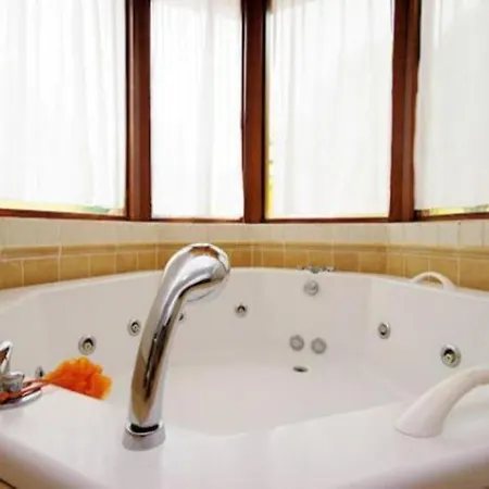 With Hydromassage Tub, Private Pool, Barbecue In Villa *