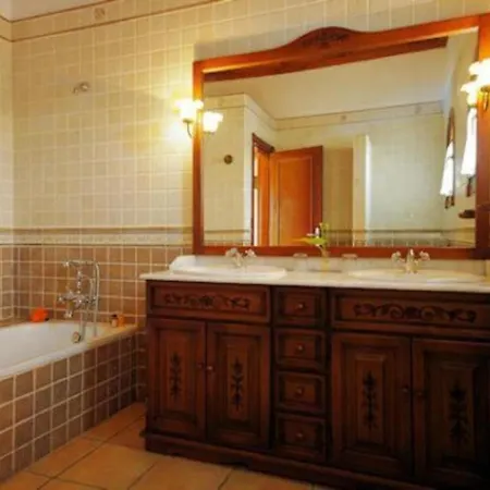 With Hydromassage Tub, Private Pool, Barbecue In Villa